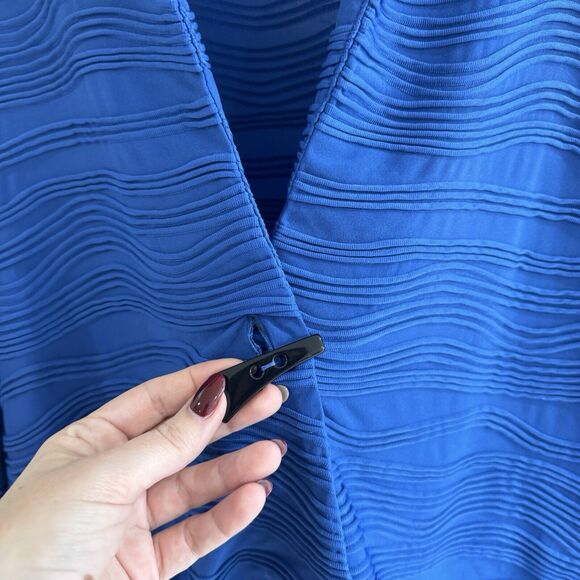 IC By Connie k Blue Textured Toggle Closure Sweater Small - Picture 3 of 5